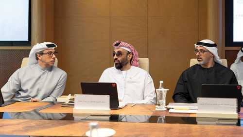 طحنون بن زايد يترأس اجتماع مجلس الشؤون الاستثمارية بأبوظبي