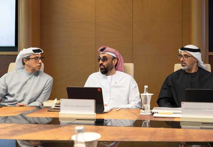 طحنون بن زايد يترأس اجتماع مجلس الشؤون الاستثمارية بأبوظبي