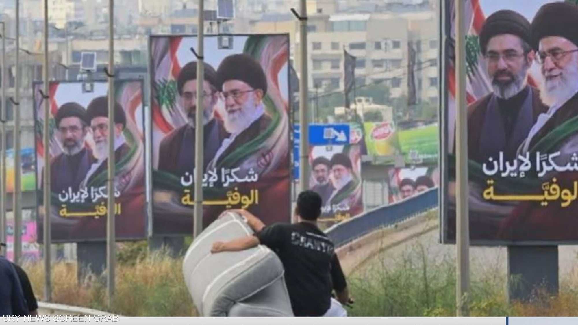 شكرا لإيران الوفية.. لافتات تثير الجدل بشوارع لبنان!
