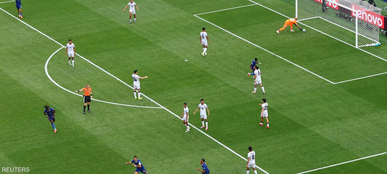 من المباراة بين الفريقين