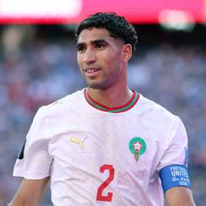 حكيمي يزين سجله بالمباراة 100 مع المغرب