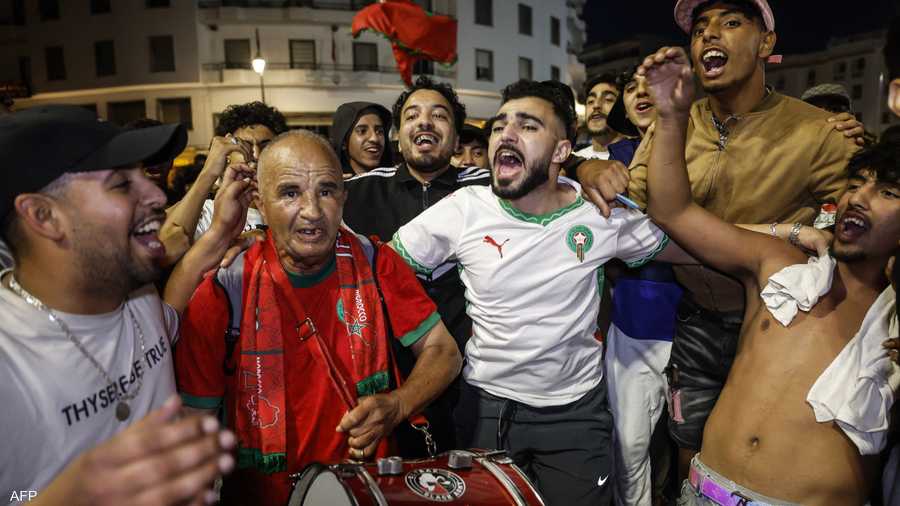 أجواء السعادة والفرح خيمت على المحتفلين بفوز أسود الأطلس