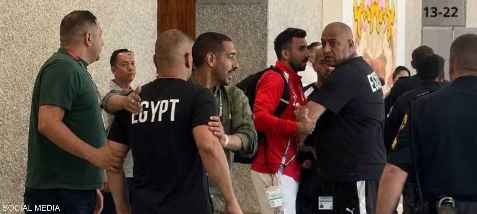 مشادة بين إبراهيم حسن ورجل أمن أميركي