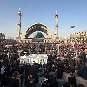 تجمع مشيعون في مصلى طهران الكبير