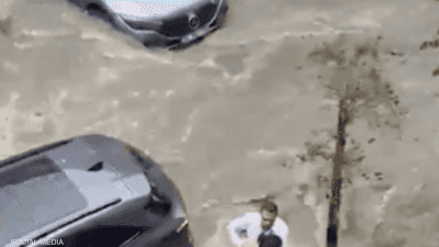 فيديو.. أمطار غزيرة تغرق شوارع إسطنبول
