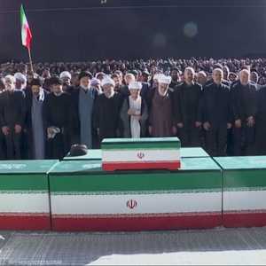 مجتبى خامنئي يغيب عن جنازة والده رغم حضور ثلاثة من أشقائه