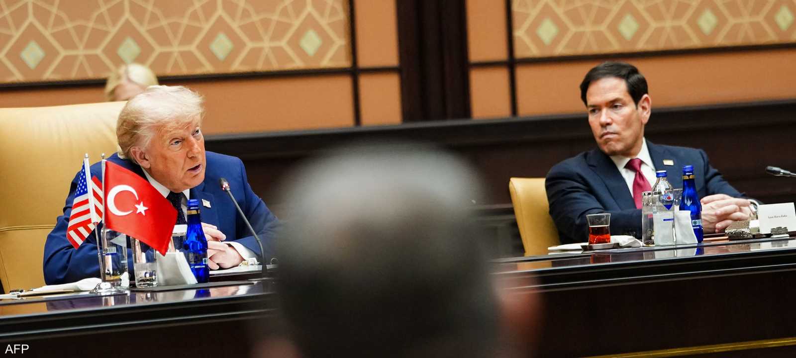 ترامب وإلى جانبه روبيو خلال اجتماع مع أردوغان