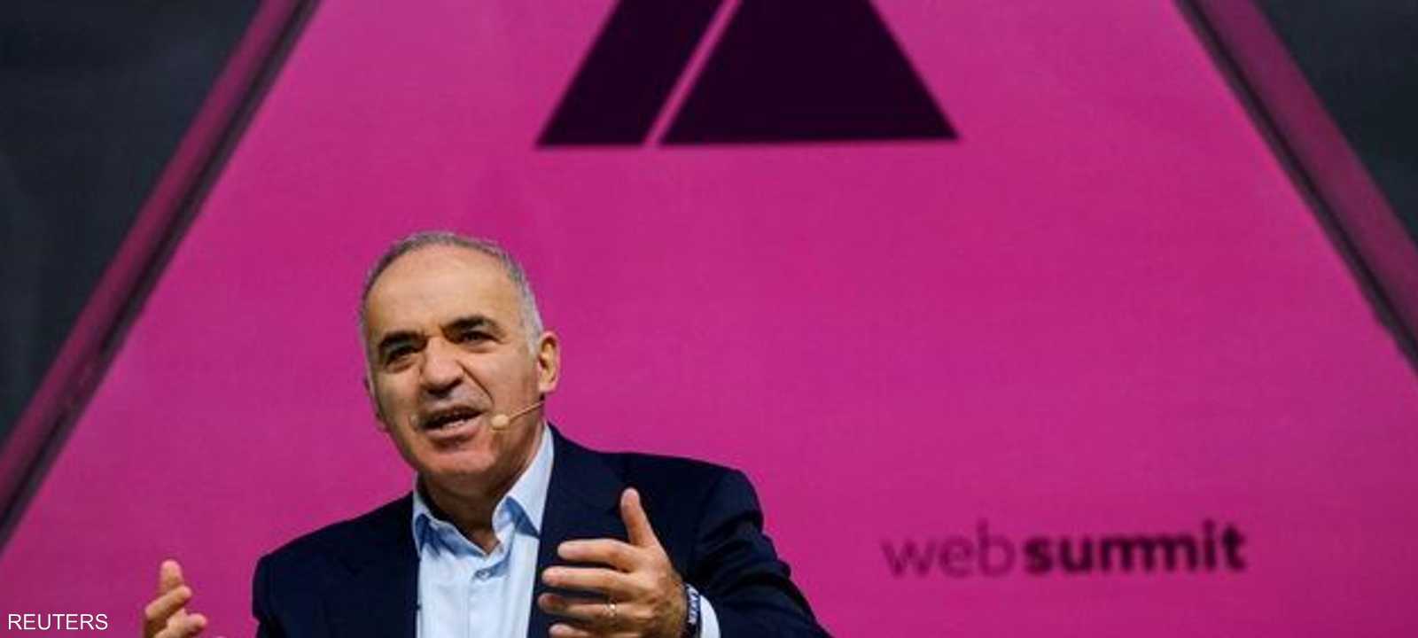 كاسباروف يشعل جدل تحكيم مصر والأرجنتي