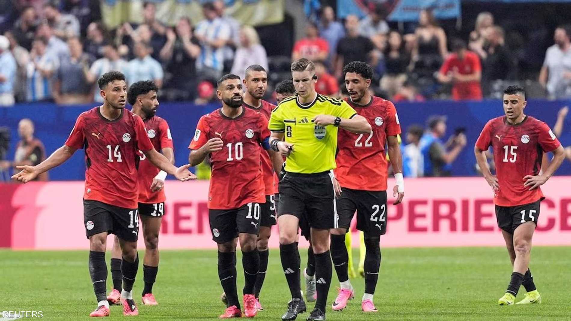 "وول ستريت جورنال" تدعو لإلغاء تقنية الفار بعد مباراة مصر 