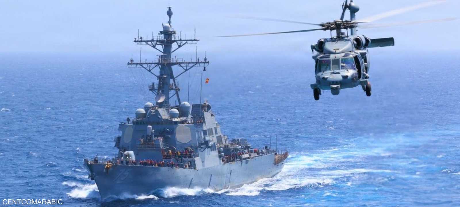 مدمرة دونالد كوك (DDG 75) ومروحية أم إتش-60 إس سي هوك