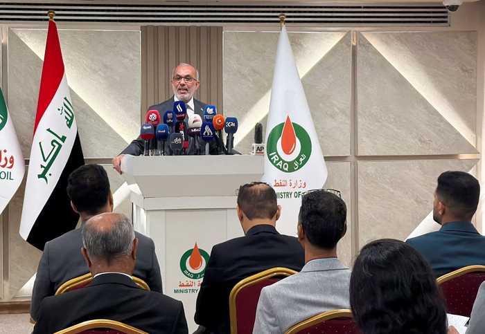 وزير النفط العراقي باسم محمد خضير
