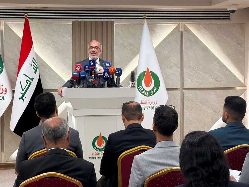 وزير النفط العراقي باسم محمد خضير