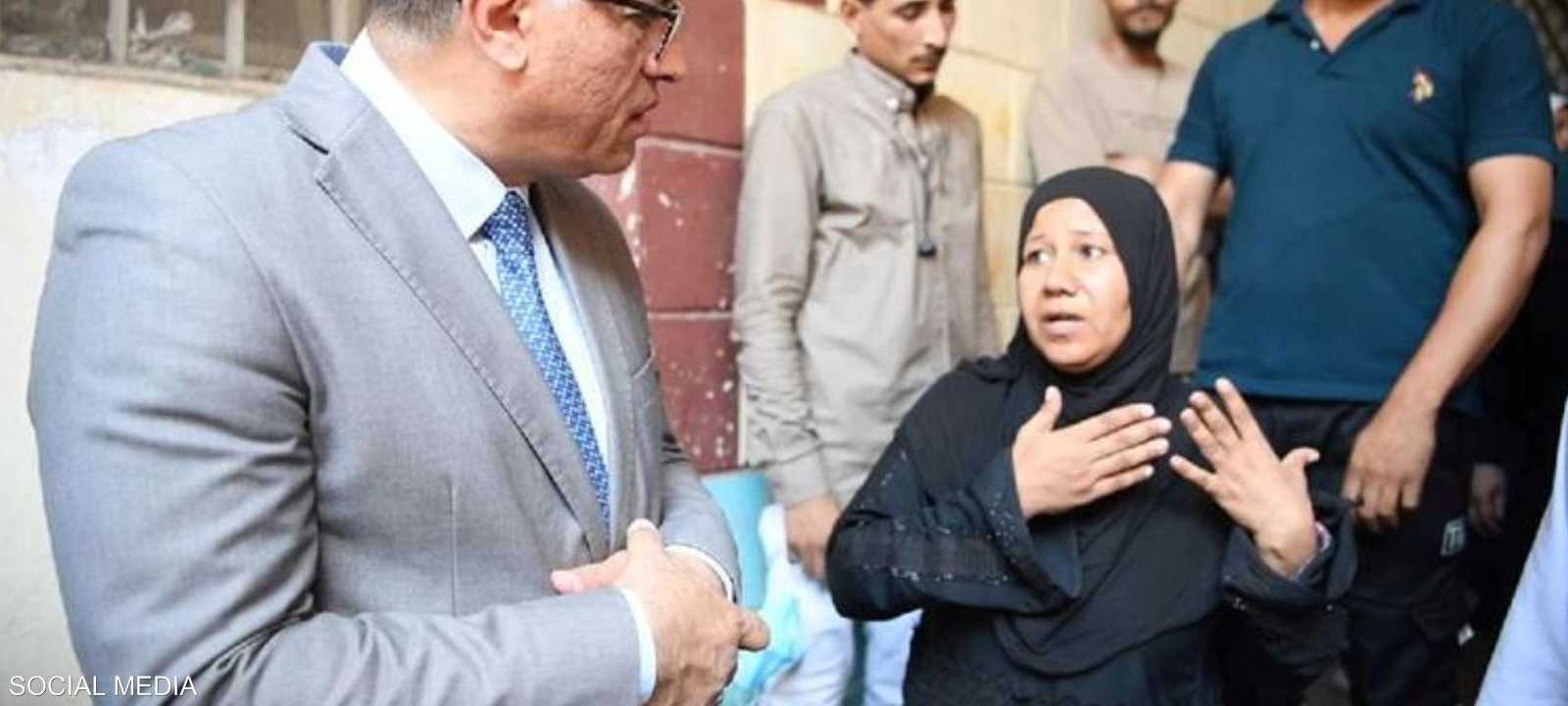 محافظ قنا خلال جولته بالمستشفى العام