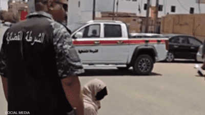 فيديو.. جلد امرأة في الشارع العام يثير الجدل في ليبيا