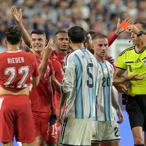 أثار قرار طرد السويسري اللاعب بريل إمبولو جدلا واسعا