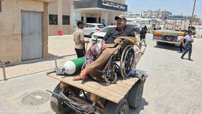 على عربة تجرها الدواب.. رحلة مريض كلى في غزة