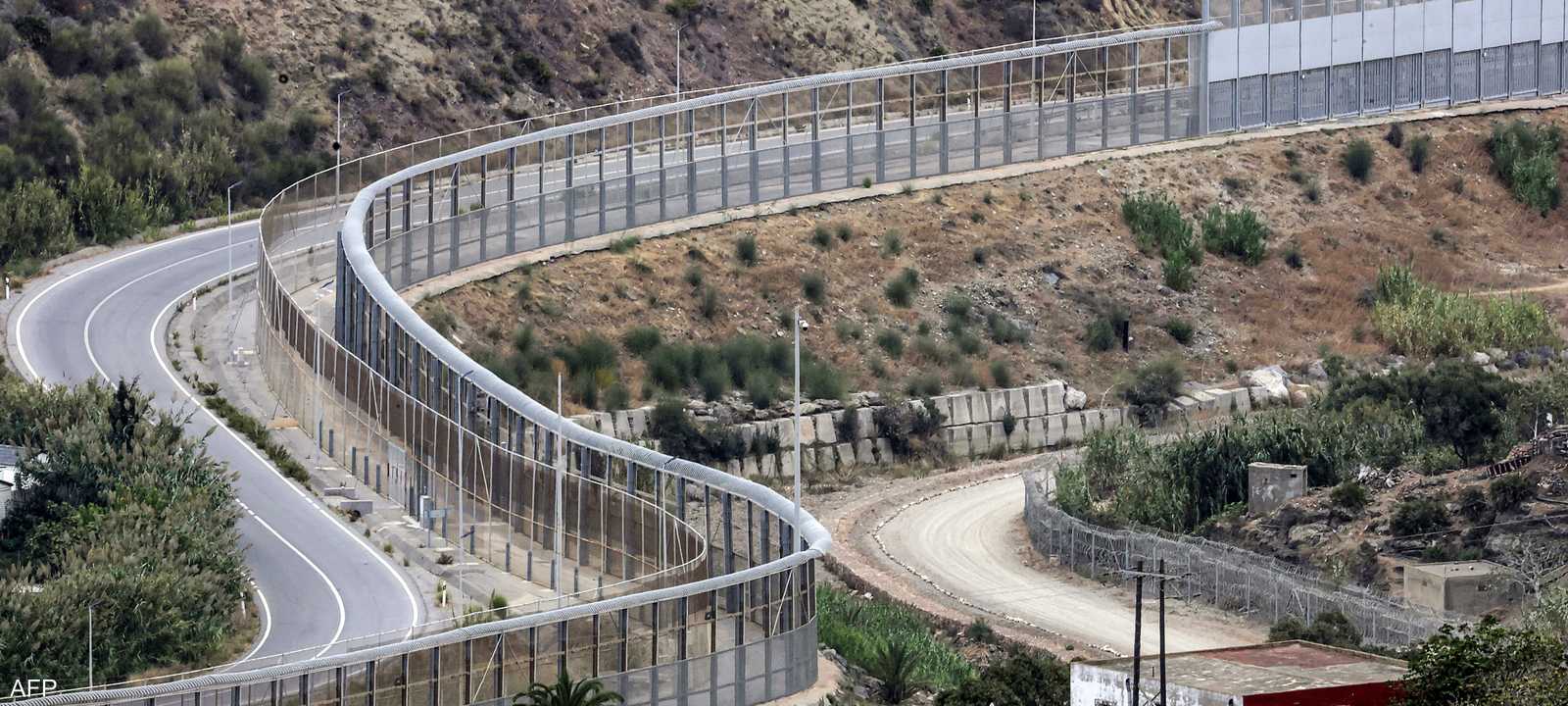 عبر آلاف الأشخاص الحدود إلى سبتة