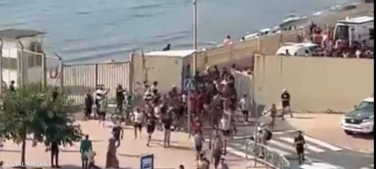 عدد كبير من المغاربة عبروا إلى سبتة