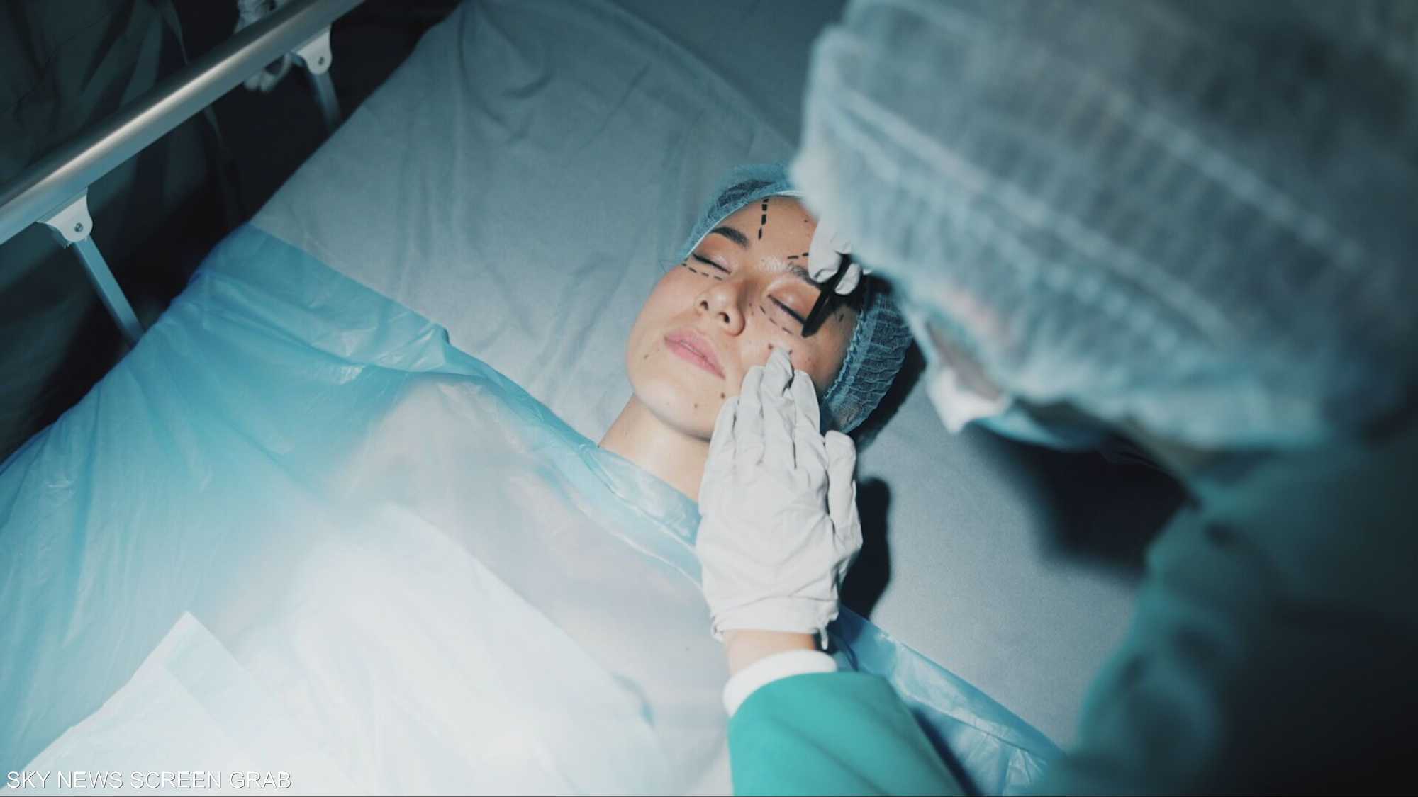 مؤثرة تركية تحذر من بيع الوهم في عيادات التجميل