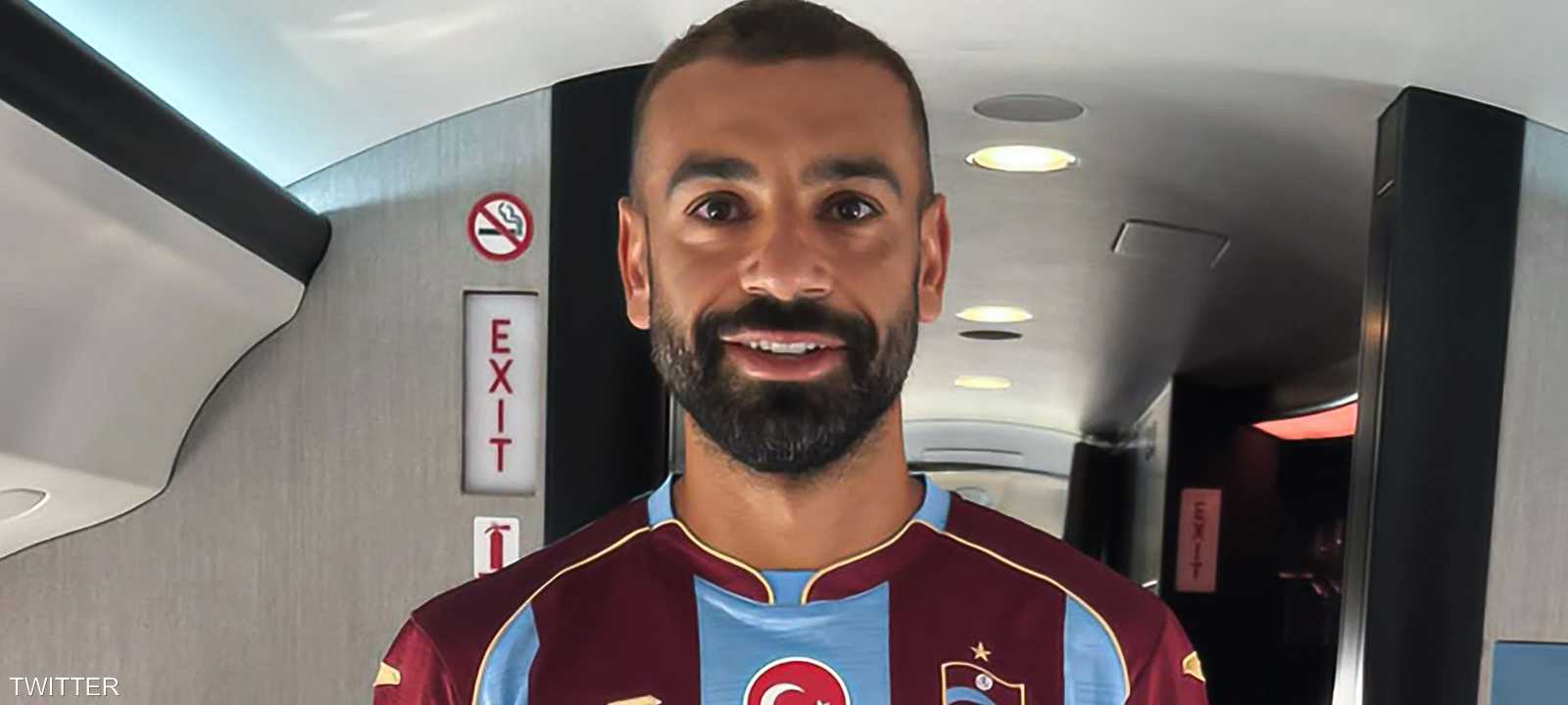 محمد صلاح يرتدي قميص طرابزون التركي