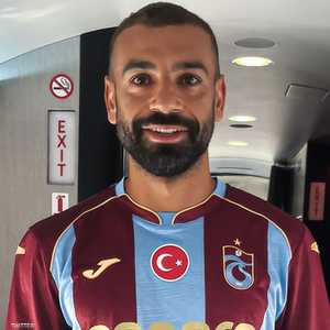 محمد صلاح يرتدي قميص طرابزون التركي