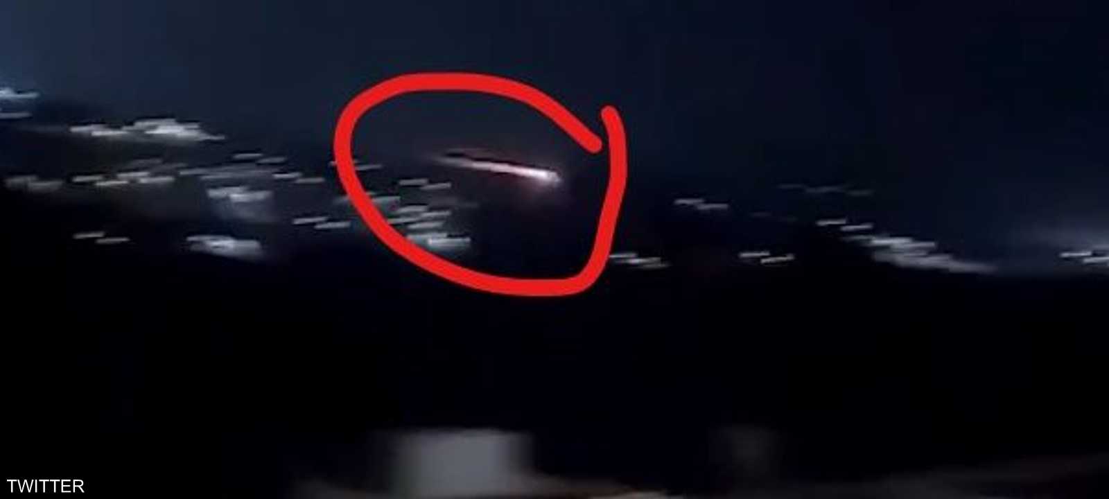 القذيفة الإسرائيلية لحظة مرورها بمحاذاة المنزل