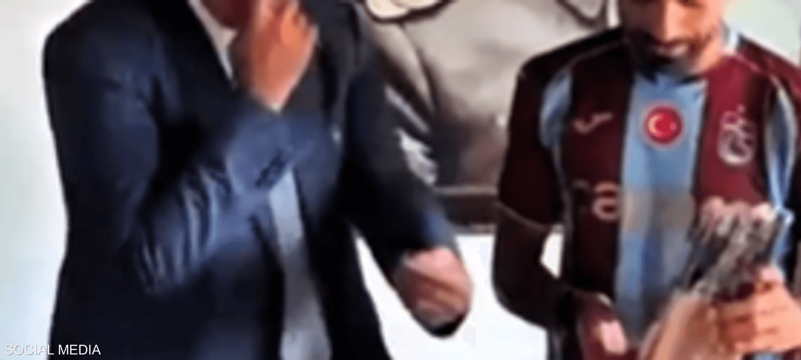 ظهر صلاح في مناسبتين وهو يتلقى طقم سكاكين