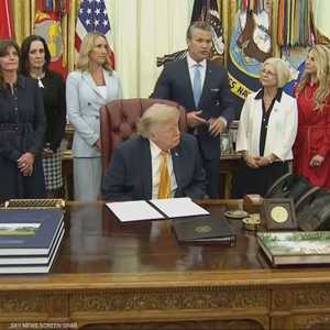 البيت الأبيض ينفي تقريرا عن استياء ترامب من هيغسيث