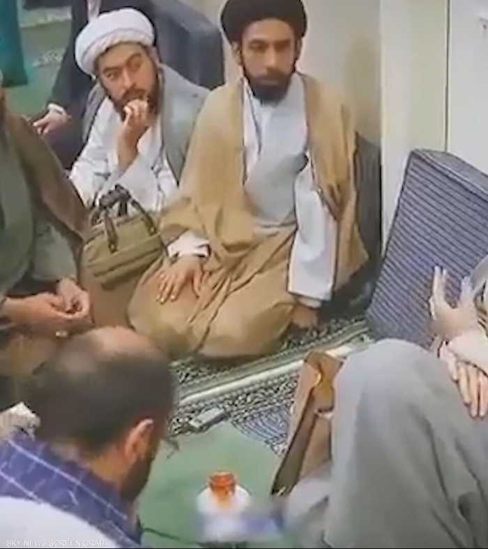 13 ثانية لمجتبى خامنئي تُشعل التساؤلات بدلا من حسمها