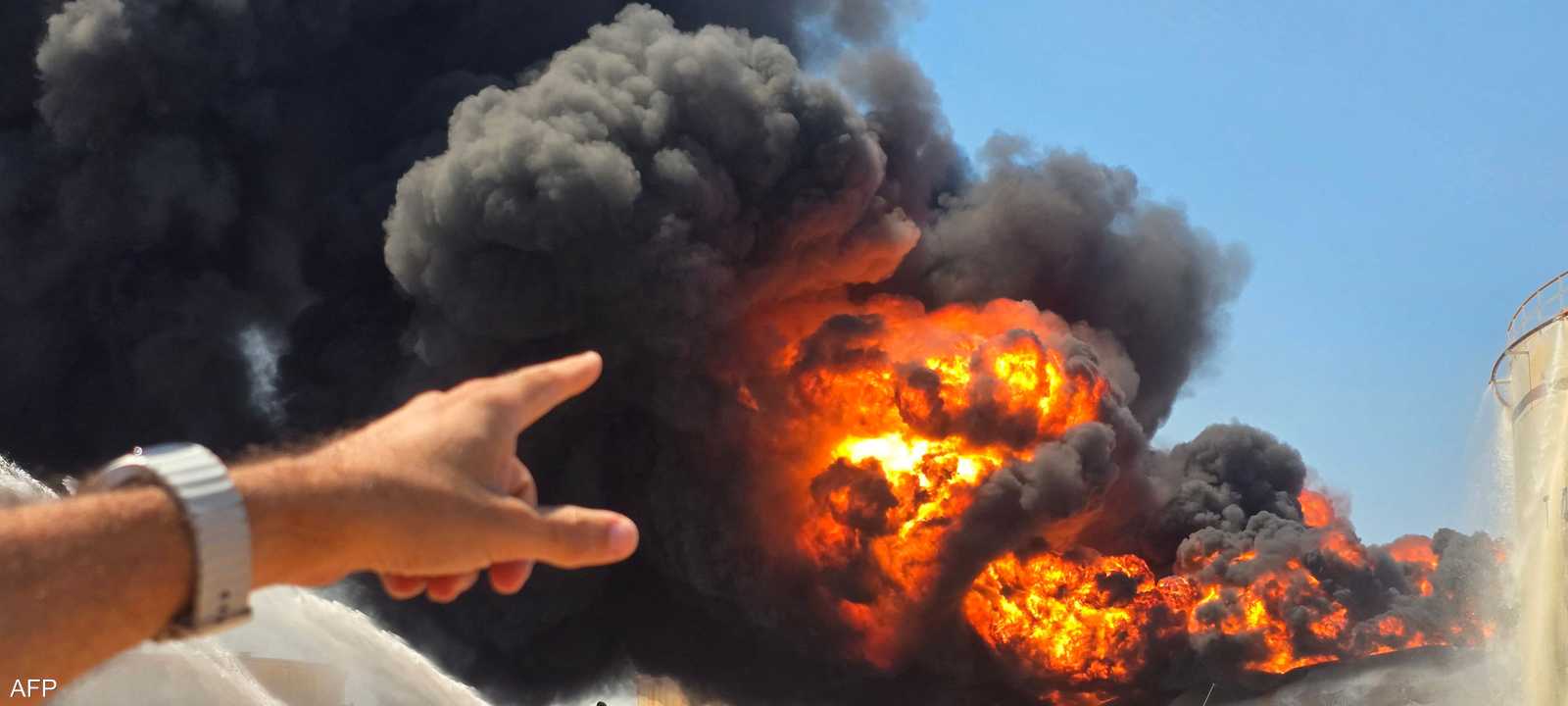الحريق في مصفاة الزاوية الليبية