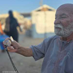في عمر 71 عاما أصبح المشي يتطلب مرافقا بسبب ضعف بصره