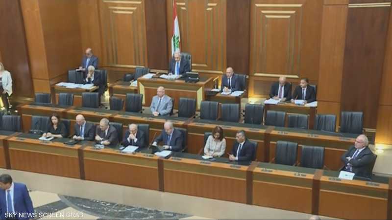 لبنان يقر قانون عفو عام ويخفض مدة بعض العقوبات