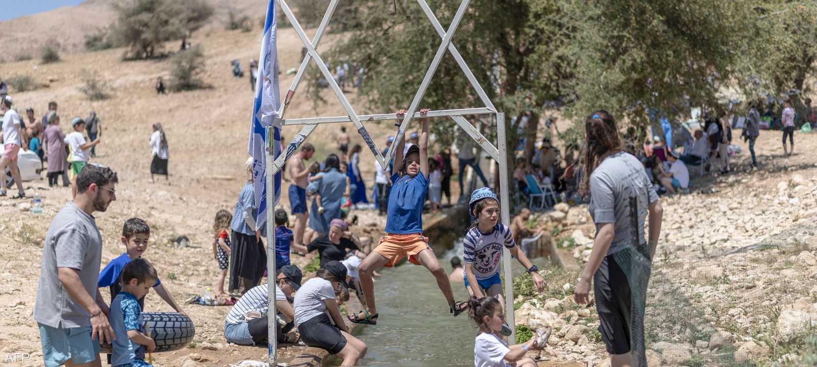 مستوطنون إسرائيلي عند مياه راس عين العوجا