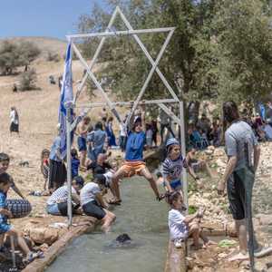 مستوطنون إسرائيلي عند مياه راس عين العوجا
