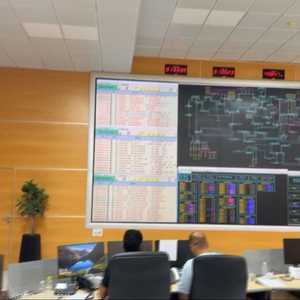 إعلام ليبي: بدء عودة الكهرباء تدريجيا إلى وسط طرابلس
