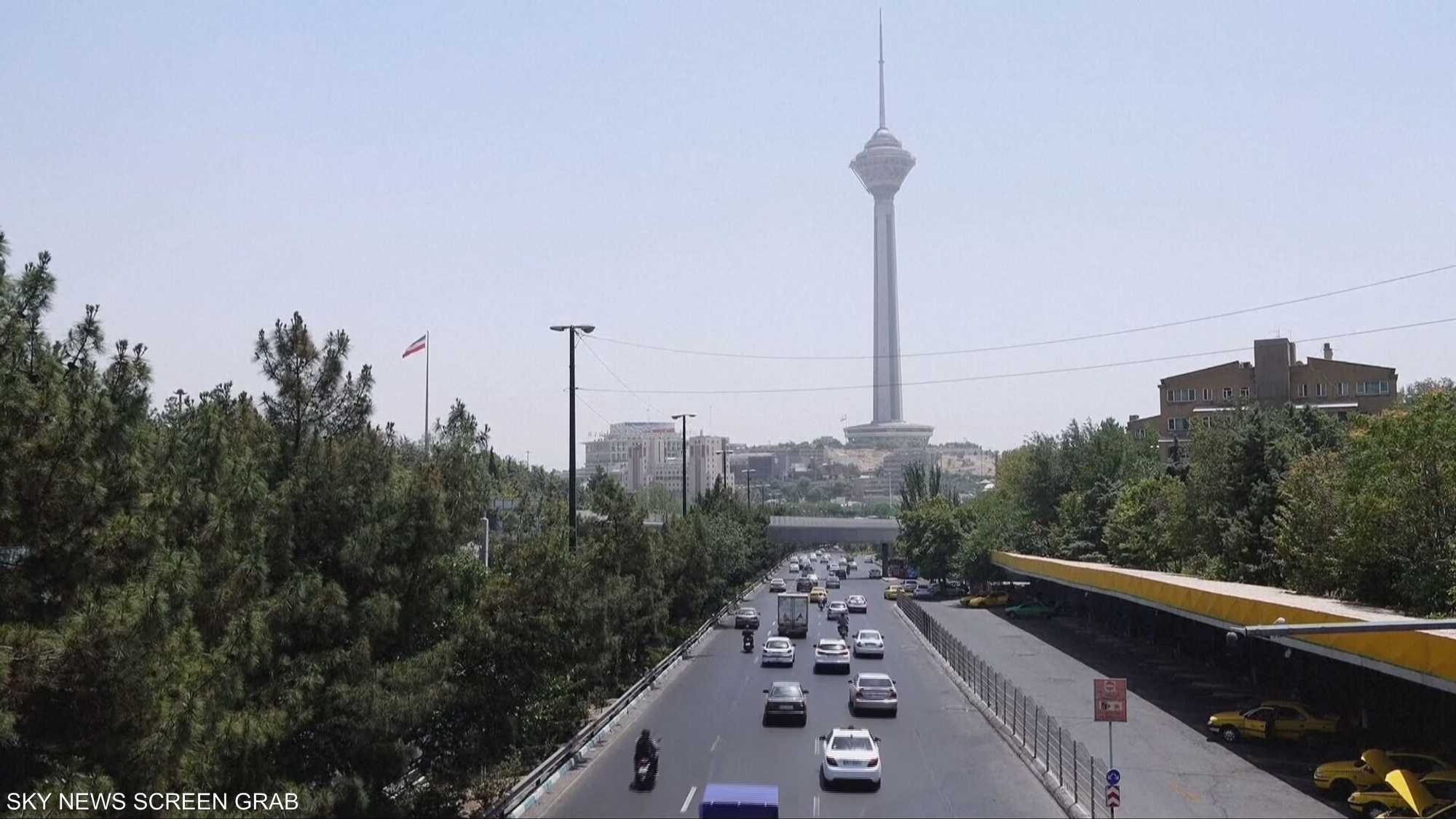واشنطن وطهران.. اتصالات سرية وتصعيد في العلن