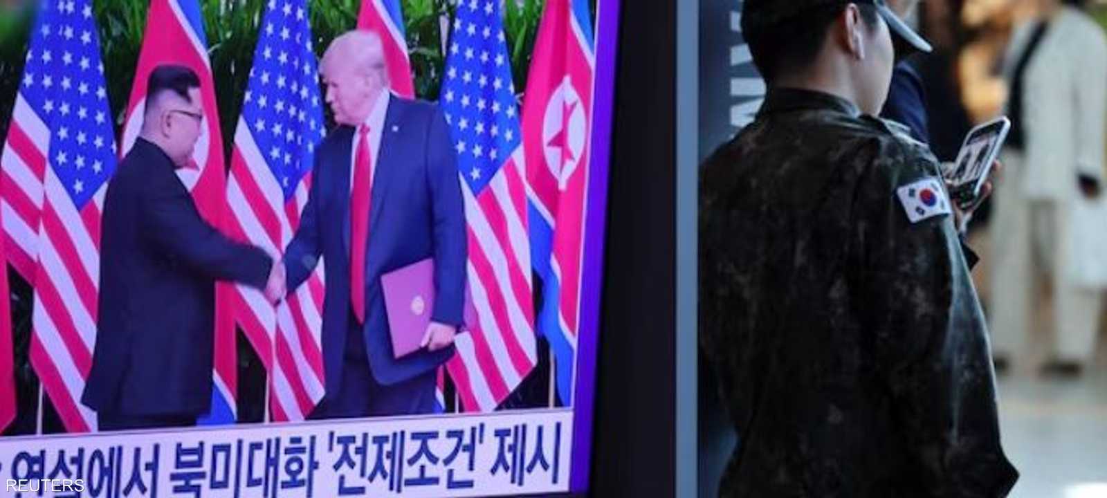 تلفزيون يبث تقريرا إخباريا عن قمة كيم وترامب (أرشيفية)