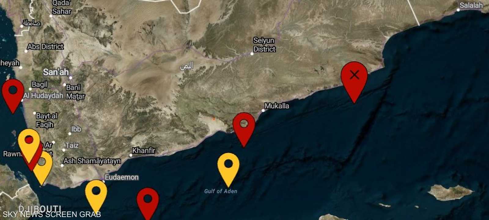 موقع السفينة التي سيطر عليها المسلحون الخميس (أقصى اليمين)