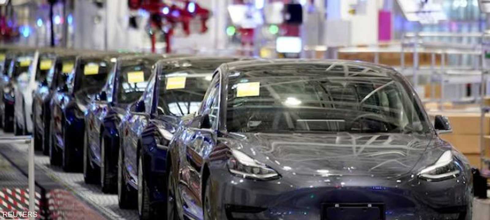 يارات تسلا موديل 3 جاهزة للتسليم في مصنع الشركة بشنغهاي