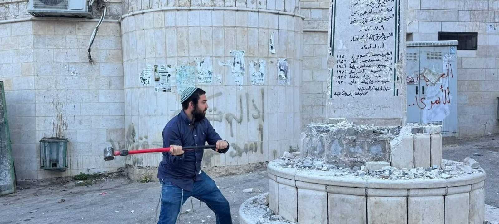 النصب التذكاري يقع في قرية مادما جنوب نابلس