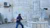 فيديو.. عضو كنيست يشارك مستوطنين تحطيم نصب تذكاري فلسطيني