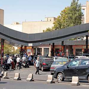 تواجه إيران عجزا يوميا بإمدادات البنزين يبلغ 15 مليون لتر