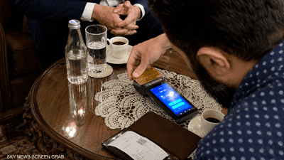 بطاقة في قلب دمشق.. سوريا تختبر طريق العودة المالية