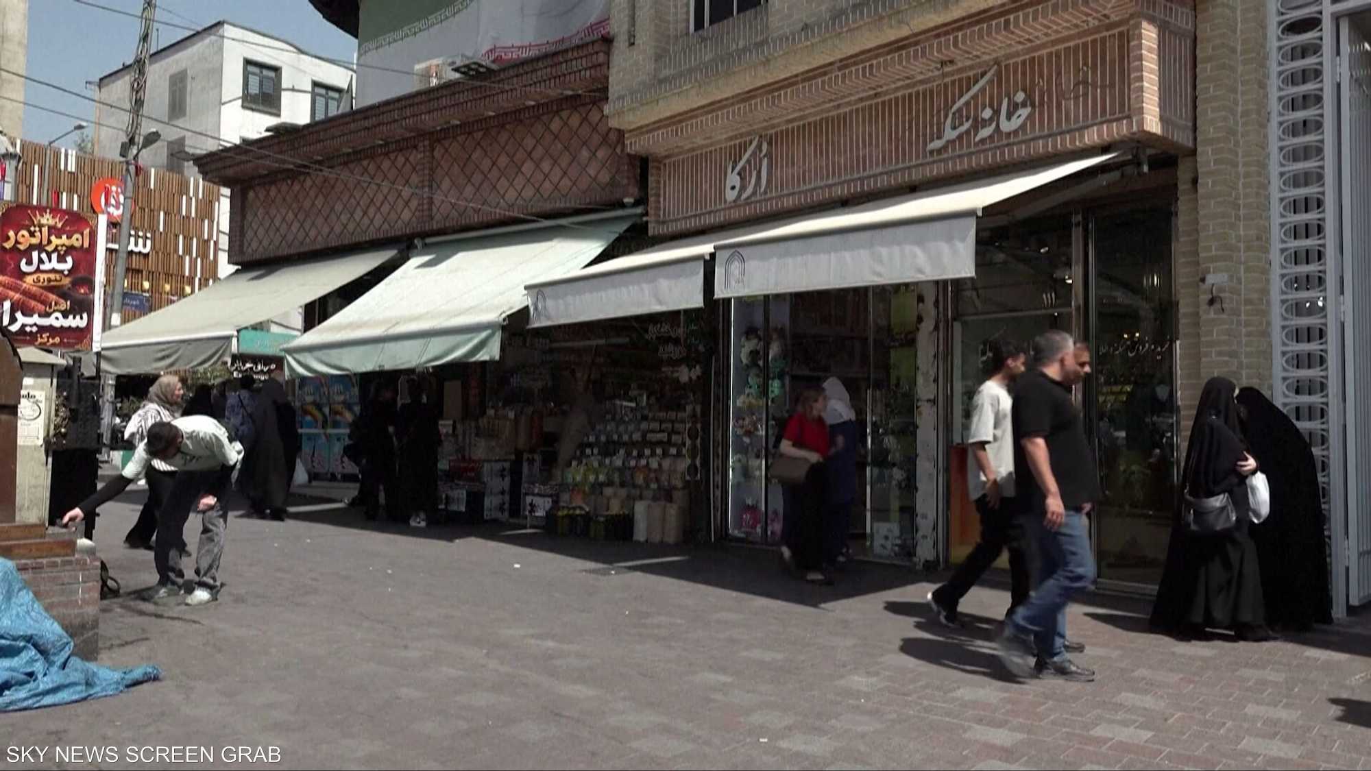 إيران.. مخاوف من انهيار اقتصادي يشعل الشارع