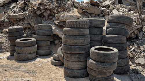 غزة.. نقص حاد في إطارات المركبات وارتفاع أسعارها