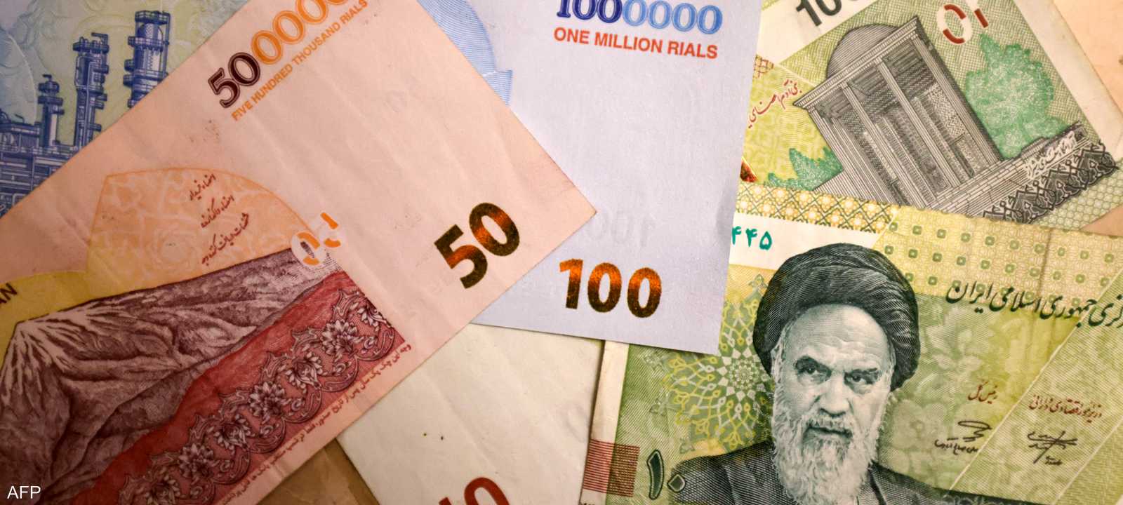 العملة الإيرانية تهوي إلى مستوى تاريخي جديد