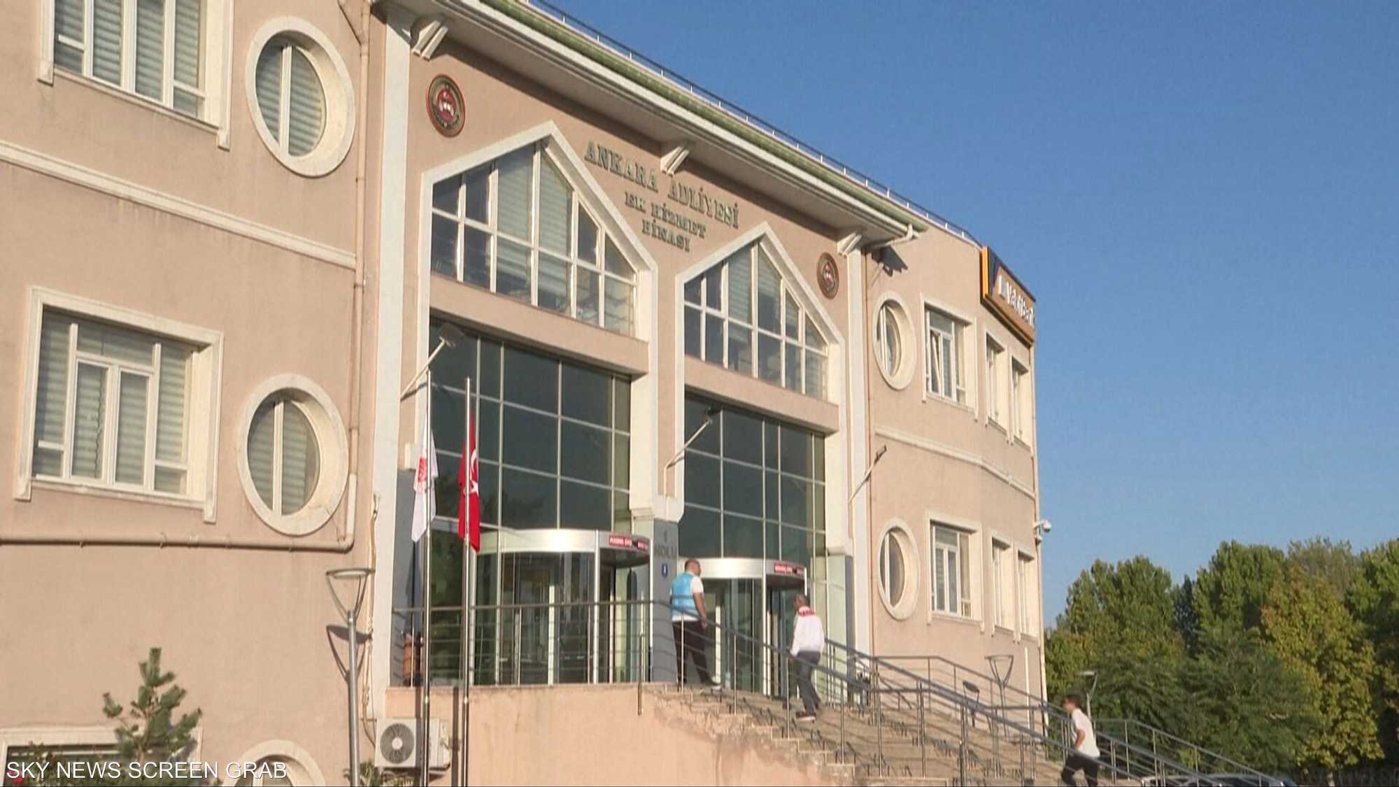 أحمد داوود أوغلو يخضع للتحقيق القضائي بتهمة "إهانة الرئيس"