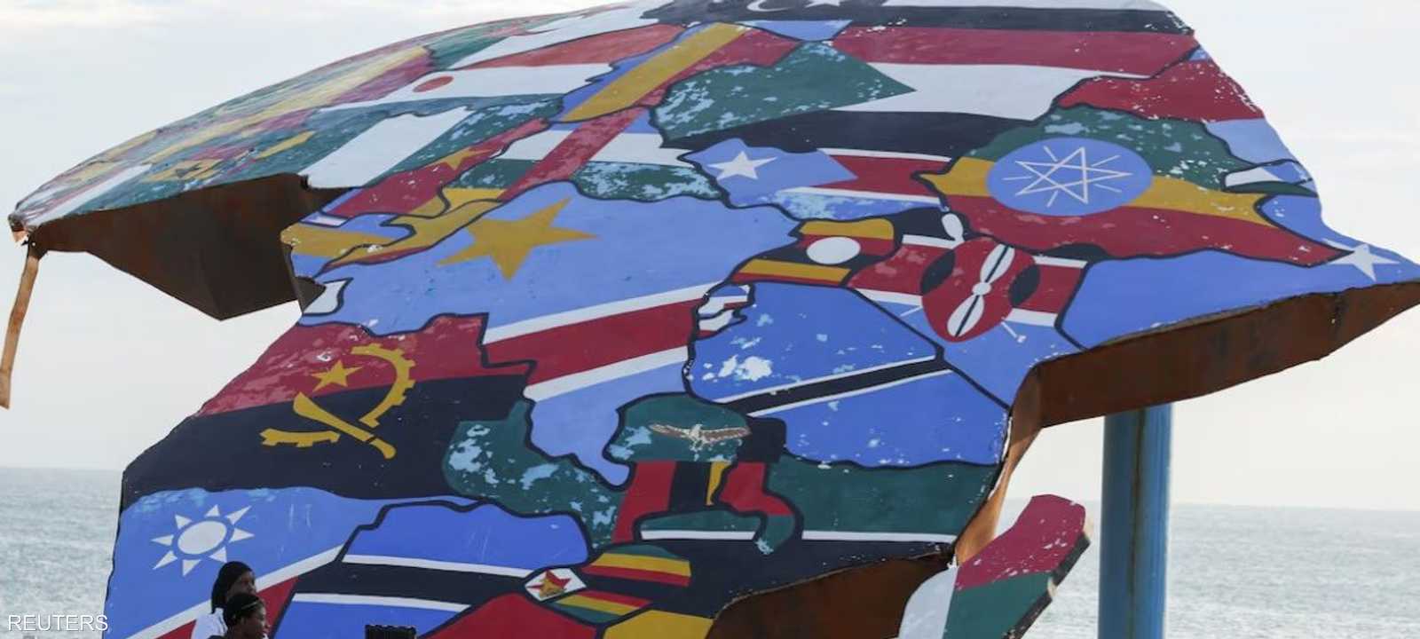 تمثال للقارة الأفريقية في ساحة بداكار