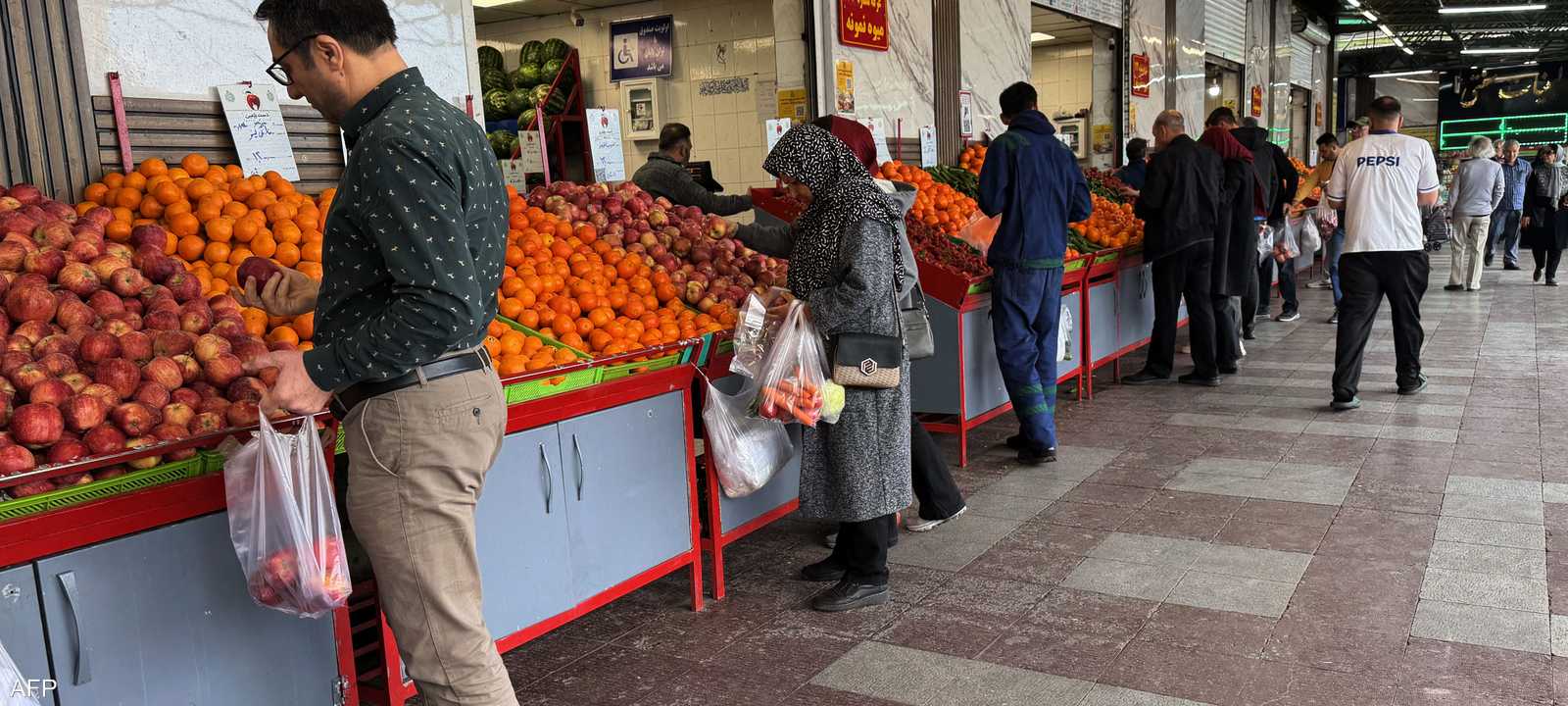 أسعار السلع الأساسية في إيران شهدت قفزات مؤخرا