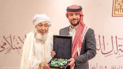 العاهل الأردني يمنح الشيخ بن بيه "وسام النهضة"